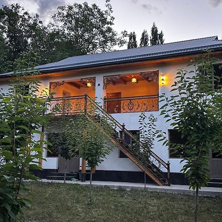 Hayat Guesthouse Nuratau Mountains Yukary-Ukhum Екстер'єр фото