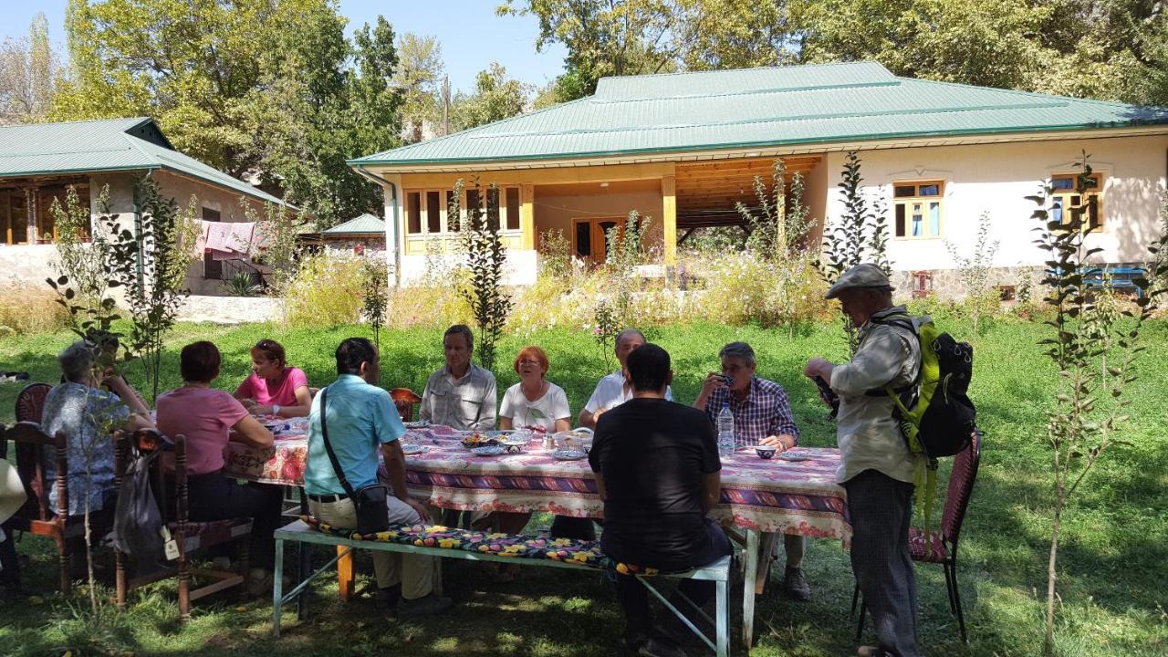 Hayat Guesthouse Nuratau Mountains Yukary-Ukhum Екстер'єр фото