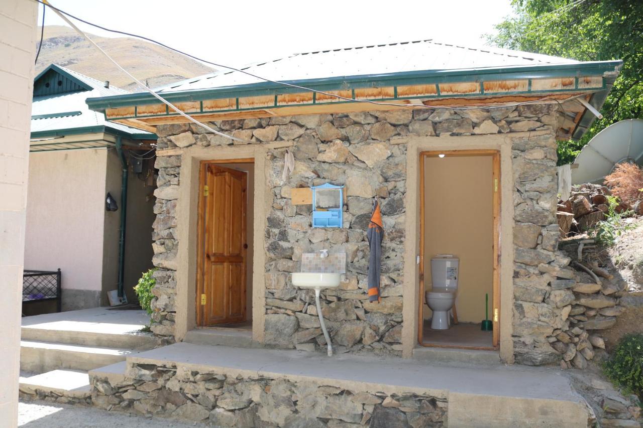 Hayat Guesthouse Nuratau Mountains Yukary-Ukhum Екстер'єр фото