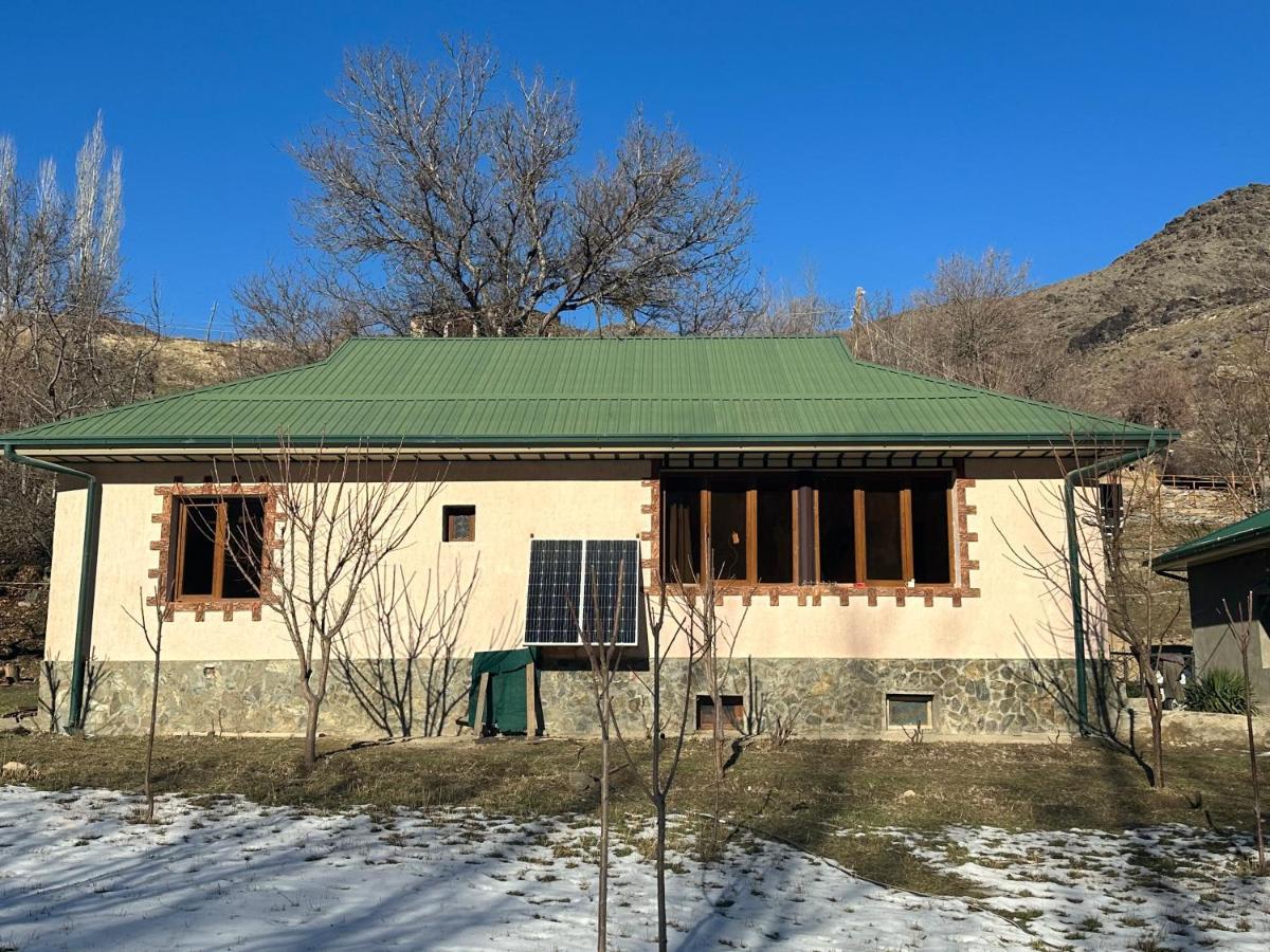 Hayat Guesthouse Nuratau Mountains Yukary-Ukhum Екстер'єр фото