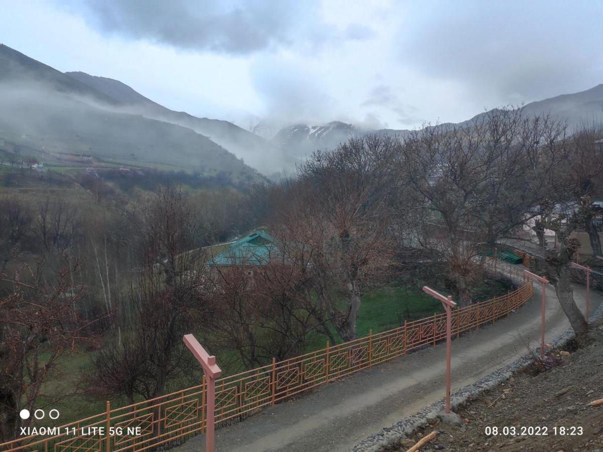 Hayat Guesthouse Nuratau Mountains Yukary-Ukhum Екстер'єр фото