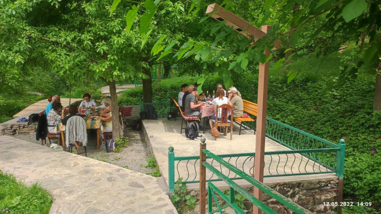 Hayat Guesthouse Nuratau Mountains Yukary-Ukhum Екстер'єр фото