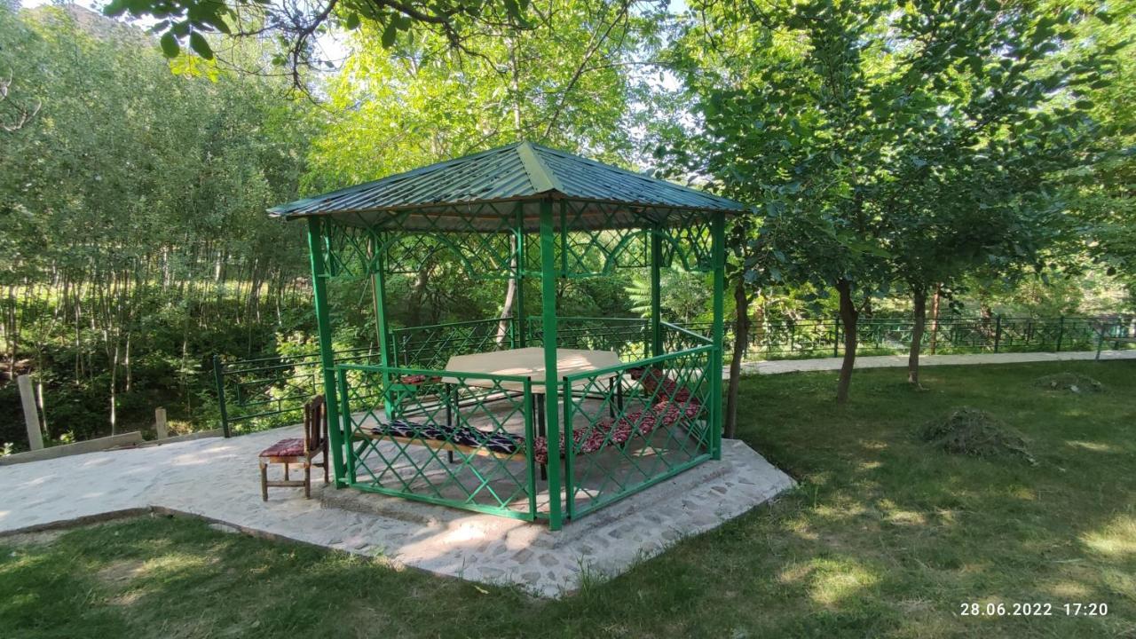 Hayat Guesthouse Nuratau Mountains Yukary-Ukhum Екстер'єр фото