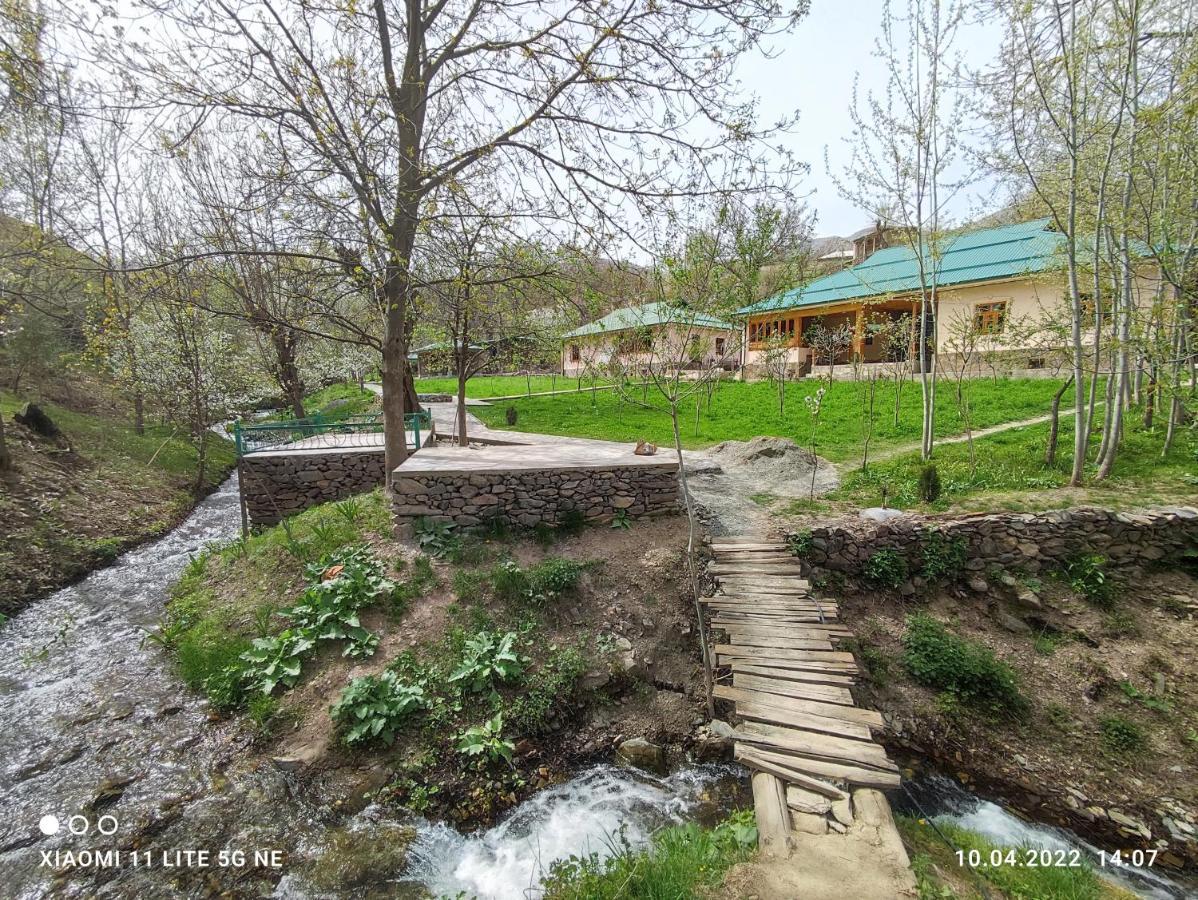 Hayat Guesthouse Nuratau Mountains Yukary-Ukhum Екстер'єр фото
