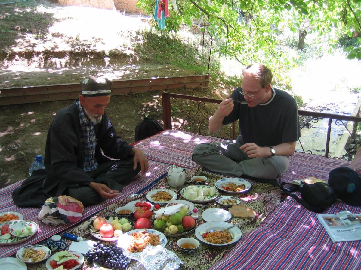 Hayat Guesthouse Nuratau Mountains Yukary-Ukhum Екстер'єр фото