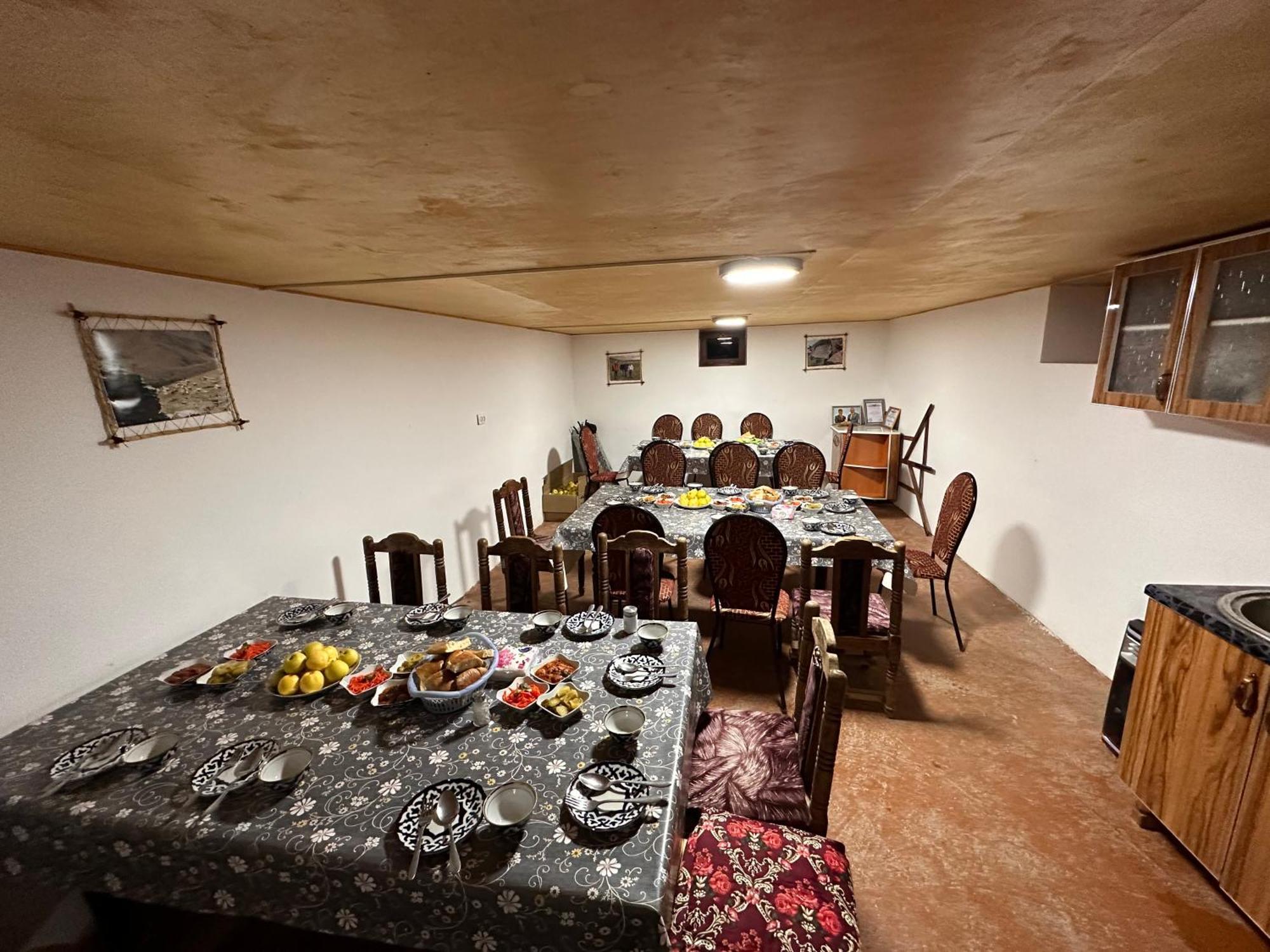 Hayat Guesthouse Nuratau Mountains Yukary-Ukhum Екстер'єр фото