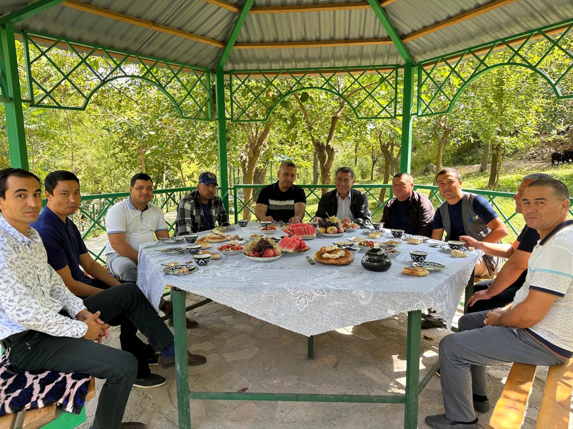 Hayat Guesthouse Nuratau Mountains Yukary-Ukhum Екстер'єр фото