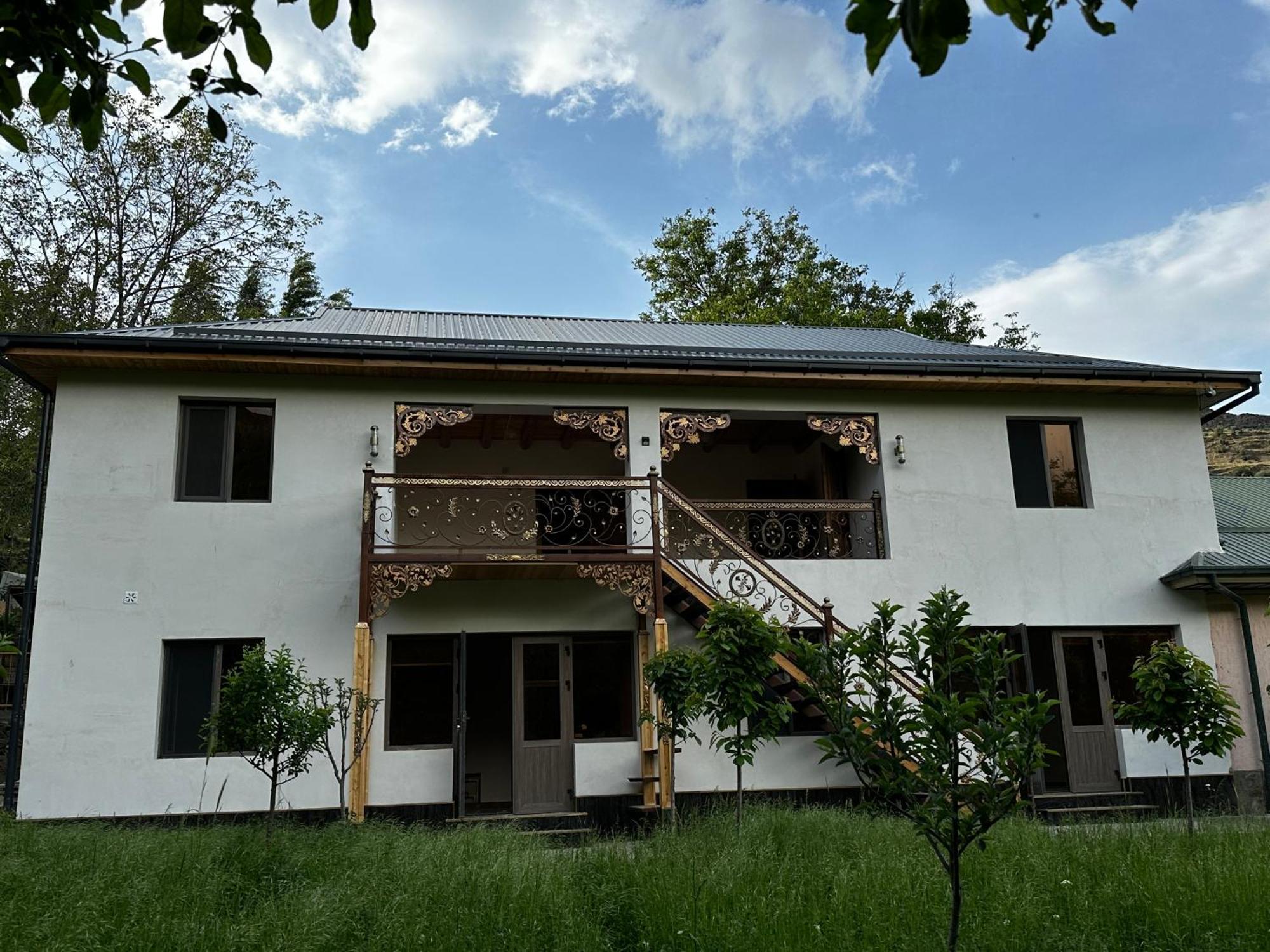Hayat Guesthouse Nuratau Mountains Yukary-Ukhum Екстер'єр фото