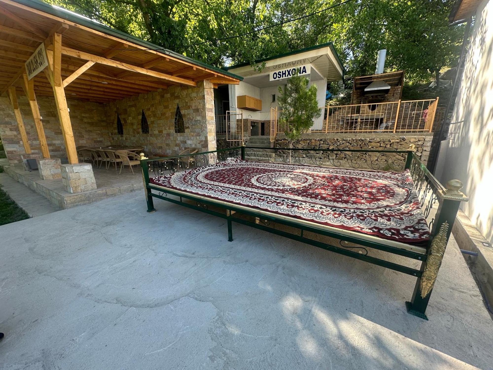 Hayat Guesthouse Nuratau Mountains Yukary-Ukhum Екстер'єр фото